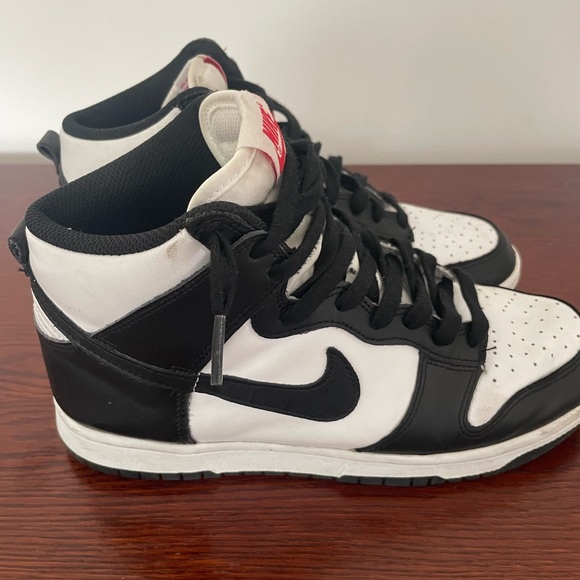 Nike dunks worn maybe twice. Like new! - Picture 3 of 3